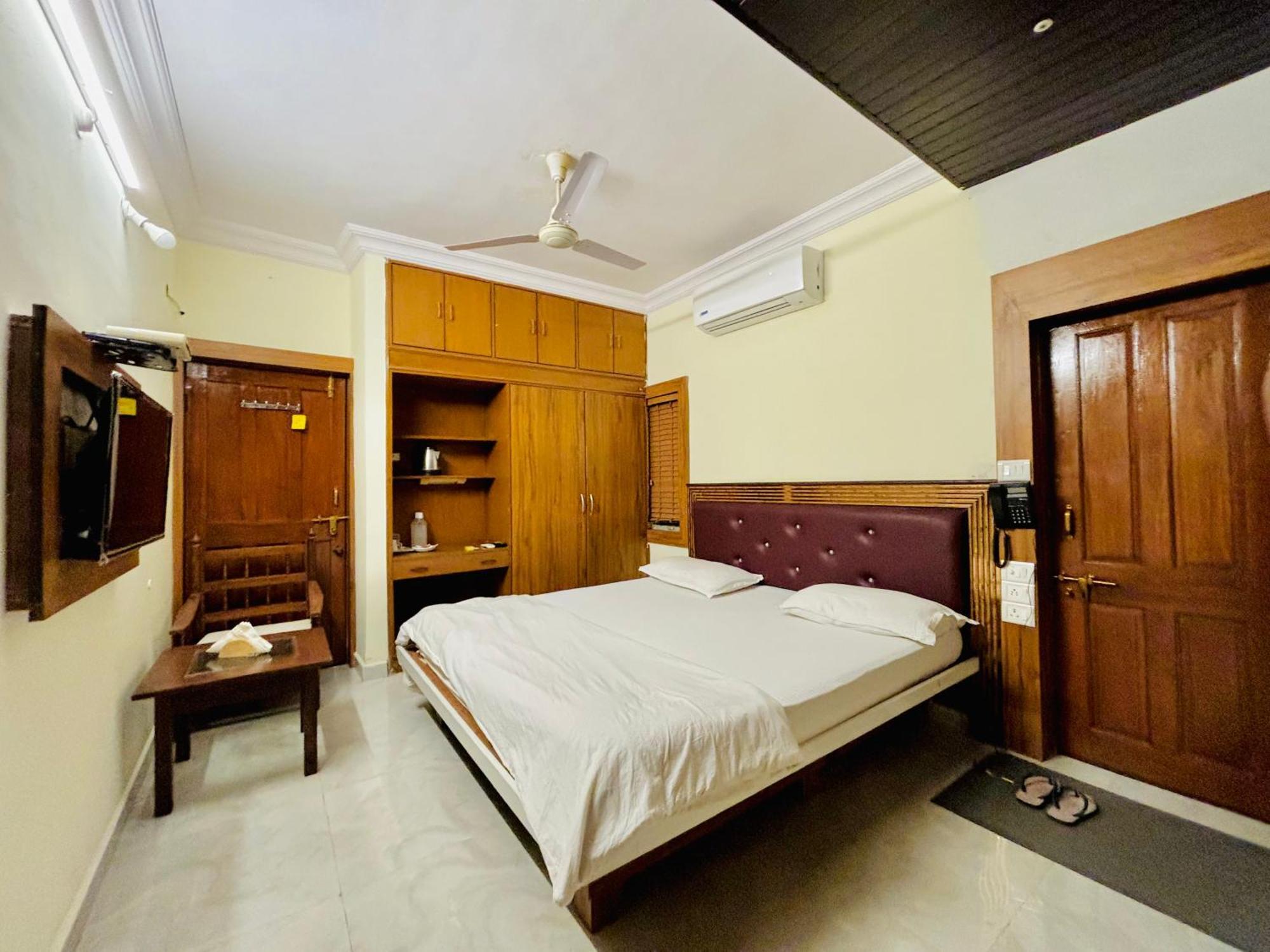 Hotel Royal Palms Nagpur Zimmer foto
