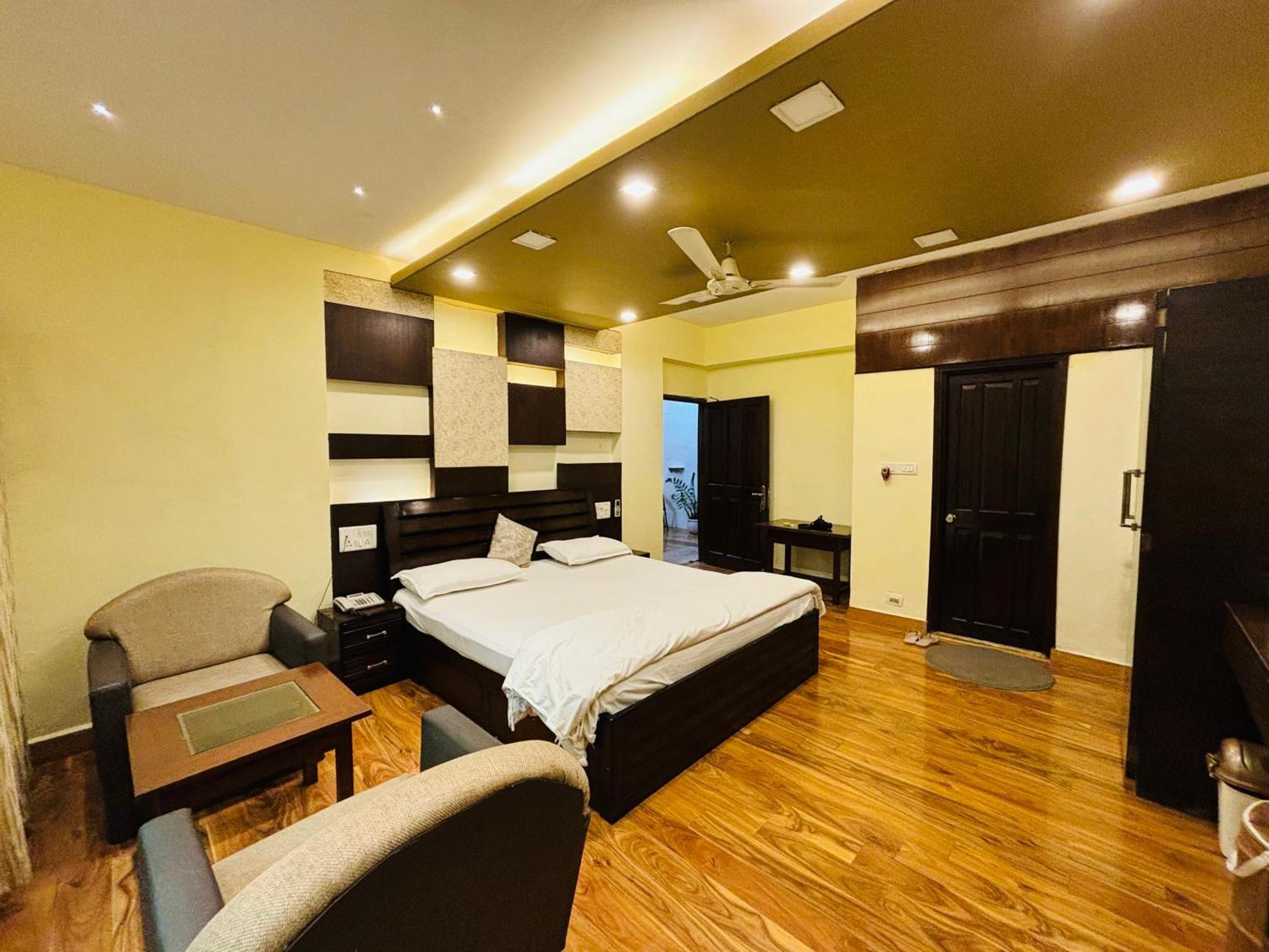 Hotel Royal Palms Nagpur Exterior foto